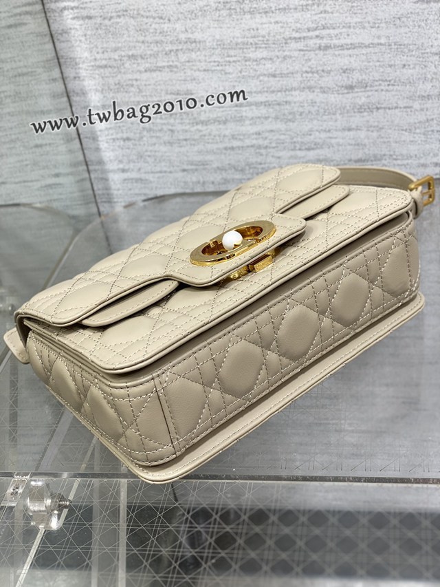 Dior专柜新款迪奥高仿原单奶油杏Jolie系列珍珠链条包 djfk1302